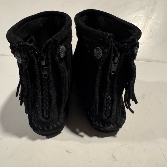 Minnetonka Black Suede Fringe Boots Size 9 - Picture 6 of 14